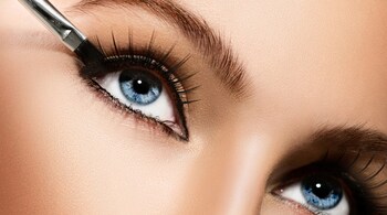 How to put eyeliners: Make a statement with bold, graphic eyeliner that demands attention. Whether you prefer a classic cat-eye or a more avant-garde design, eyeliner allows you to unleash your creativity (Image: Canva)