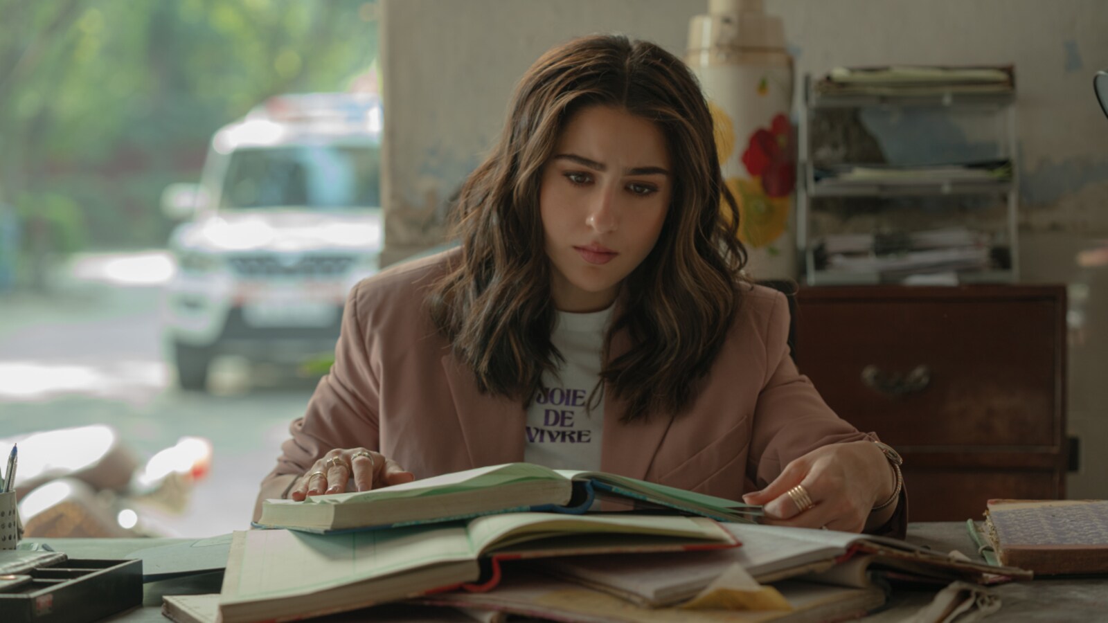 Sara Ali Khan fashion moments & looks to die for in Murder Mubarak on  Netflix