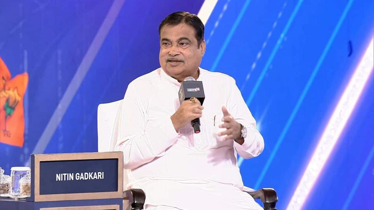 Did Nitin Gadkari take a dig at India's largest carmaker for dragging its feet on EVs?