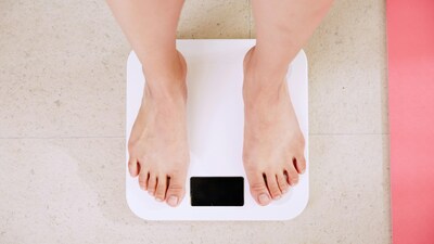 From 80 kg to 57 kg, Saraswati Mishra focused on walking, simple home workouts, portion control, balanced meals, sleep, and stress management. (Photo: I Yunmai via Unsplash)
