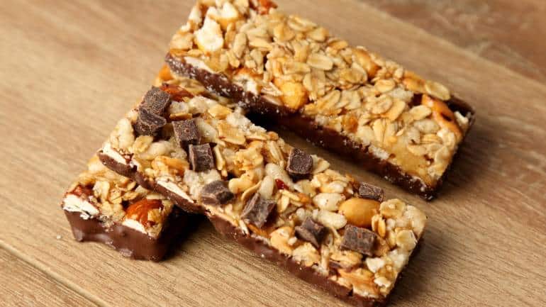 Protein Bars: While certain protein bars are heavily processed and laden with added sugars and artificial additives, discerning consumers can unearth healthier options boasting minimal ingredients and low added sugars. Bars crafted from whole food ingredients like nuts, seeds, and natural sweeteners, while maintaining a balanced ratio of protein, carbohydrates, and healthy fats, uphold nutritional integrity (Image: Canva)