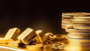 Gold is becoming the new currency of the world, dollar losing its grip