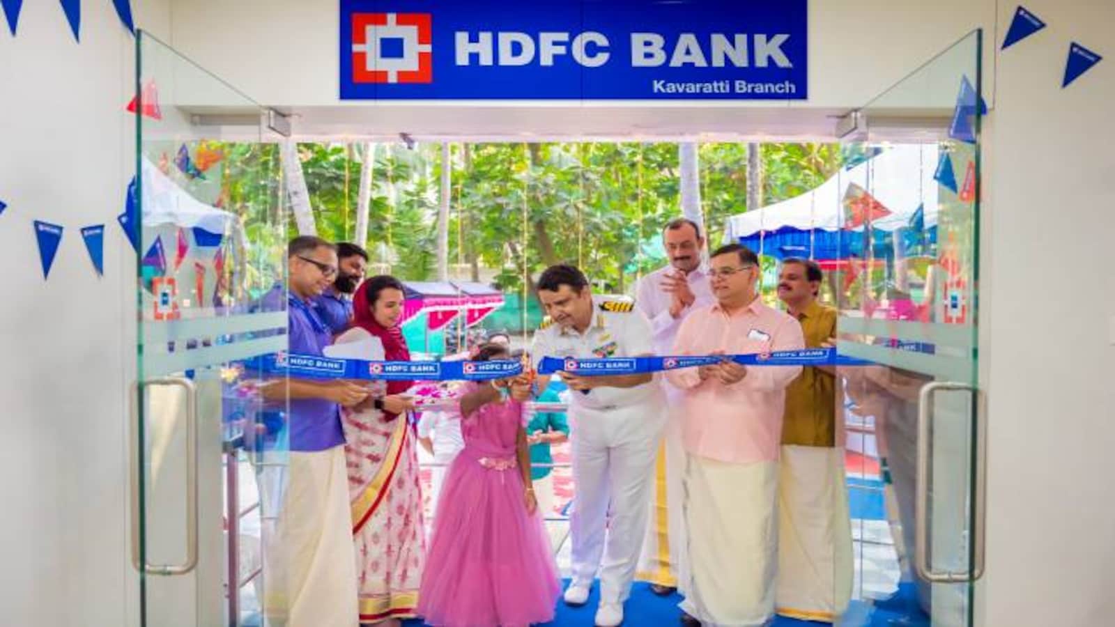 తొలి ప్రైవేట్ బ్యాంకుగా HDFC రికార్డు-BusinessNews-Apr 11 2024