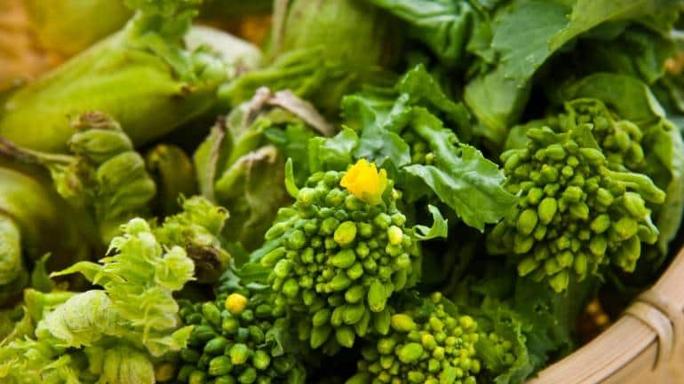 Health benefits of spring greens (Image: Canva)