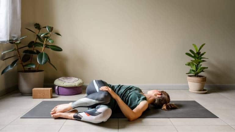 Supine twist (Supta matsyendrasana): Lie on your back and gently twist your spine to wring out your digestive organs. It promotes detoxification and relieves bloating by releasing trapped gas (Image: Canva)