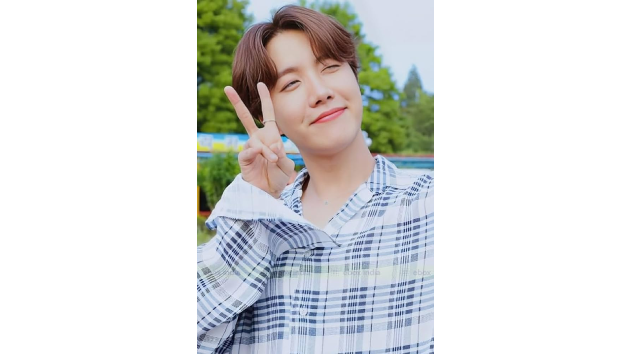 BTS' j-hope spreads smiles as he does a photo session with military bands