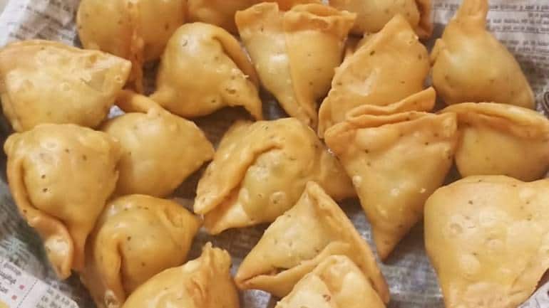 Condoms, stone, gutkha found in samosas at Pune company canteen - Vimarsana News