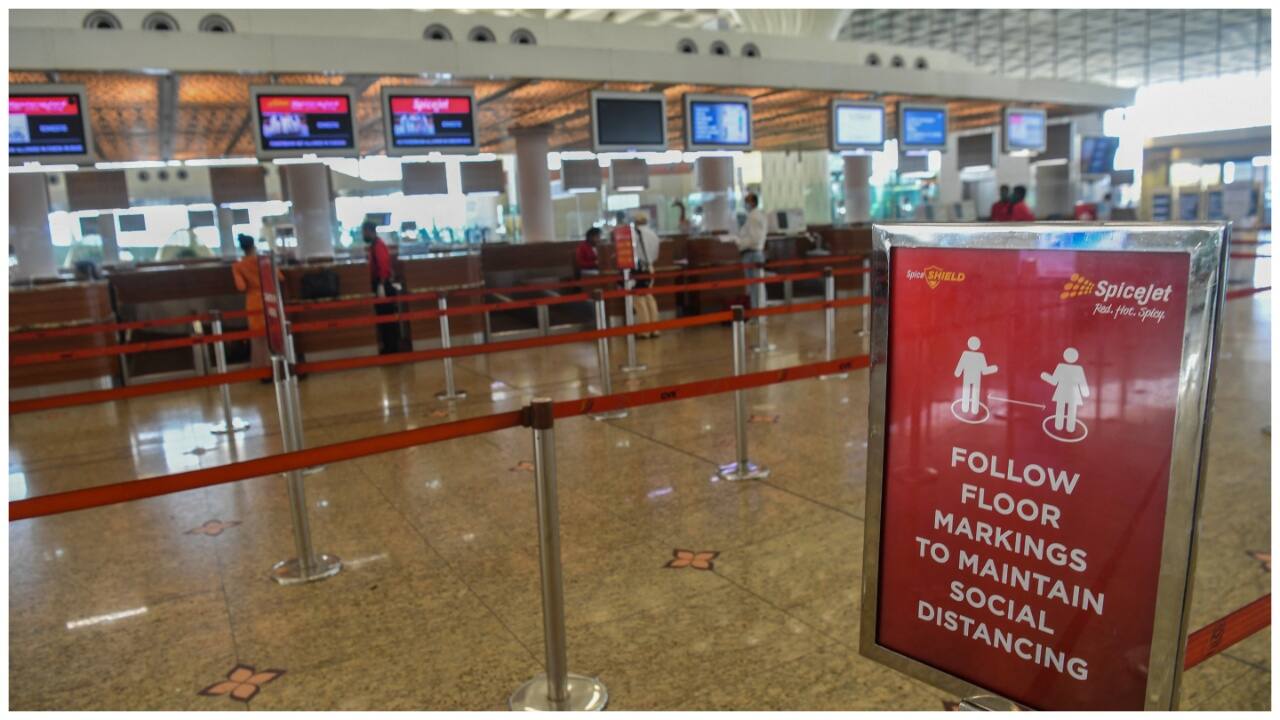 Passengers hide diamond in noodle packets and gold in body parts worth Rs 6.46 crore, arrested at Mumbai airport - Vimarsana News