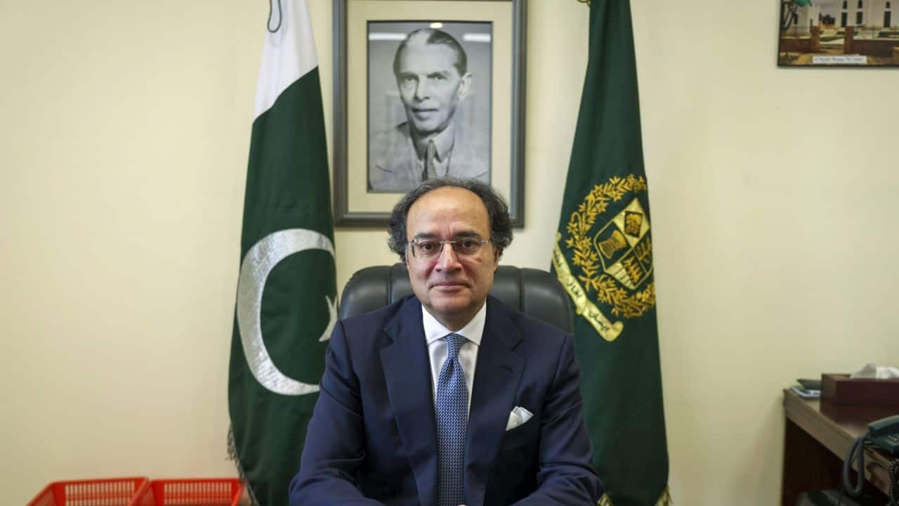 With no pay, Pakistan’s Finance Minister leaves banker life behind to fix economy