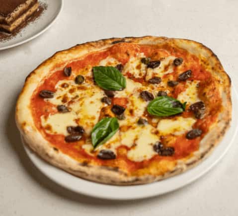 Napoli Pizza at Si Nonna's, Lower Parel, Mumbai.