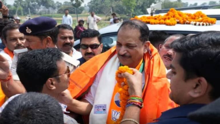 Lalu Yadav fielding his family in elections as RJD doesn't have political leaders anymore: Rajiv Pratap Rudy - Vimarsana News