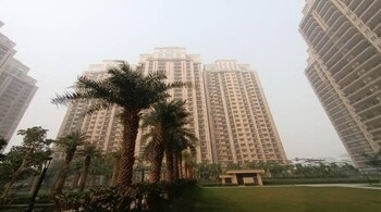 Noida Authority asks builders to execute registries, pay dues