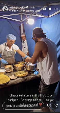 Vicky Kaushal eating pani puri.