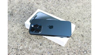 Apple’s iPhone shipments plunge 10% as android rivals rise