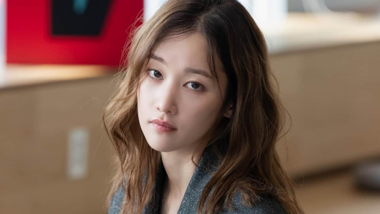 Social media post accusing Jeon Jong-seo of bullying in school gets deleted; fans react