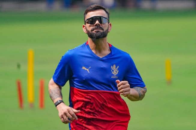 Although not the top earner, Kohli’s skills keep him high on the list. BCCI salary: Rs 7 crore; IPL salary: Rs 15.25 crore (Photo: PTI)