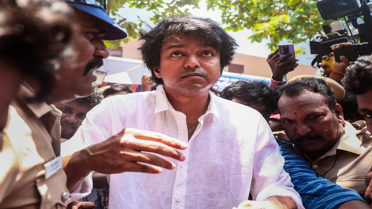Chennai election day: Actors Vijay, Ajith, Rajinikanth, Kamal Haasan and political leaders cast their vote - Vimarsana News