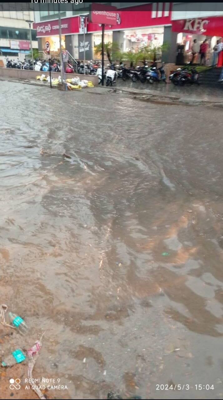 Bengaluru: Rain brings relief to parched citizens, but city sees waterlogged roads and traffic snarls - Vimarsana News