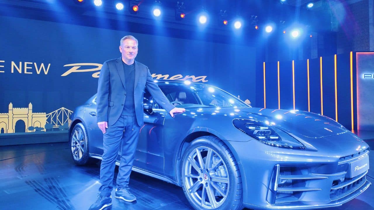 Enhancements to increase fuel injection flow rate, timing of ignition, and pressure maximise the efficiency of the 2.9-liter V6 turbo engine. Its current output is 500 Nm of torque and 260 kW (353 PS), which is an increase of 17 PS and 50 Nm over its predecessor. As a result, the Panamera's peak speed is increased to 272 km/h and its sprint time to 100 km/h is reduced to 5.1 seconds. Enhancements to increase fuel injection flow rate, timing of ignition, and pressure maximise the efficiency of the 2.9-liter V6 turbo engine. Its current output is 500 Nm of torque and 260 kW (353 PS), which is an increase of 17 PS and 50 Nm over its predecessor. As a result, the Panamera's peak speed is increased to 272 km/h and its sprint time to 100 km/h is reduced to 5.1 seconds.