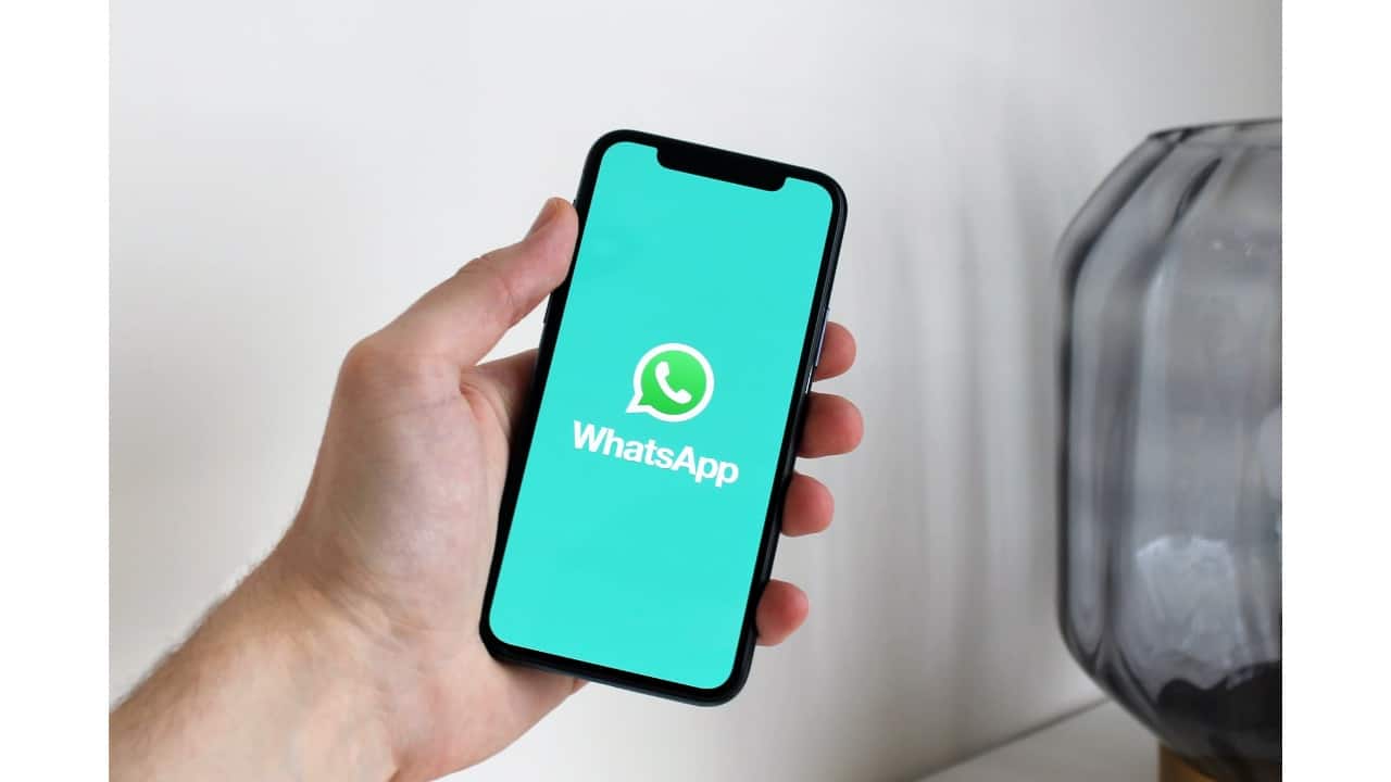 WhatsApp testing a new feature that makes it easy to react to images and videos