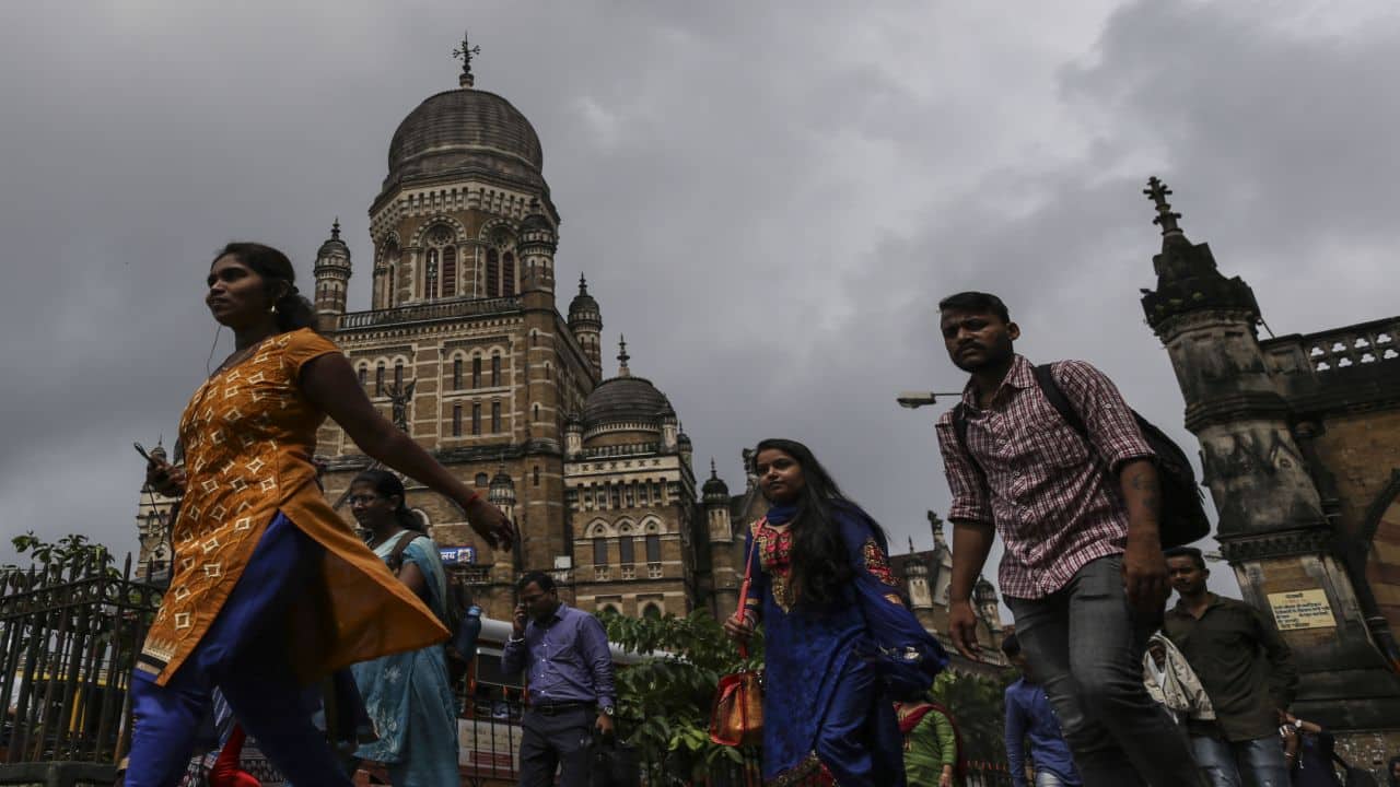 India leads first Asia junk dollar bond sales rise in five years