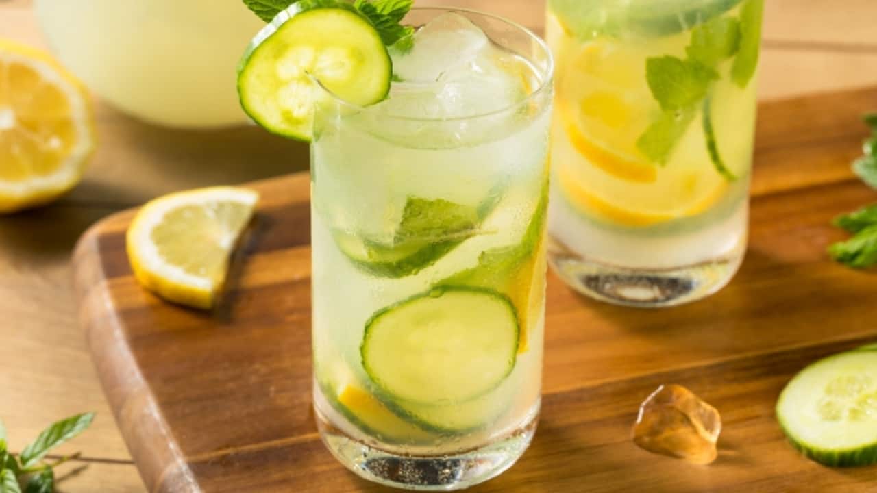 Cucumbers and mint cooler: Combine crisp cucumber slices with fragrant mint leaves and a squeeze of lime juice in a blender until well blended. Strain the mixture and serve over ice (Image: Canva)