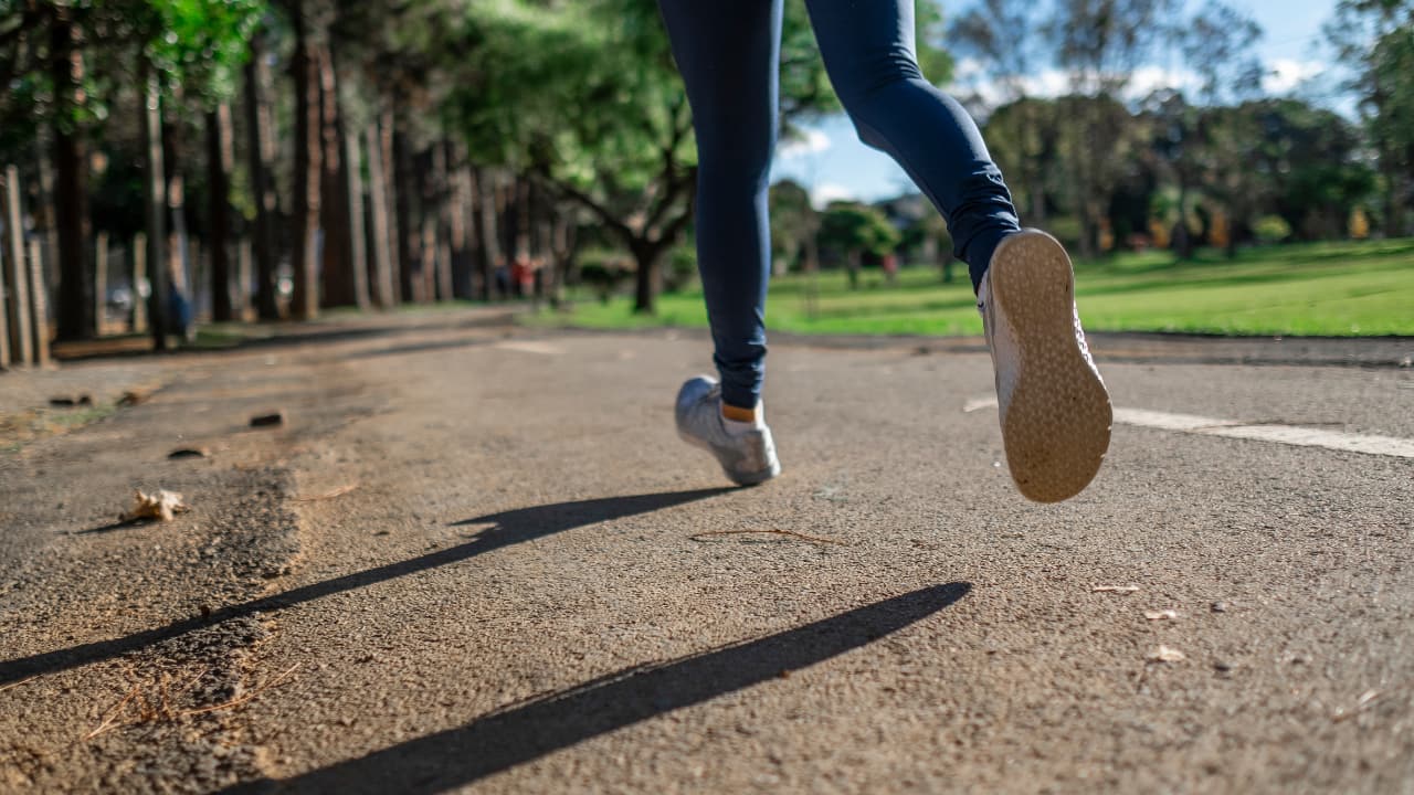 Home remedies for athlete’s foot: Easy solutions with coconut oil, garlic, apple cider vinegar and others