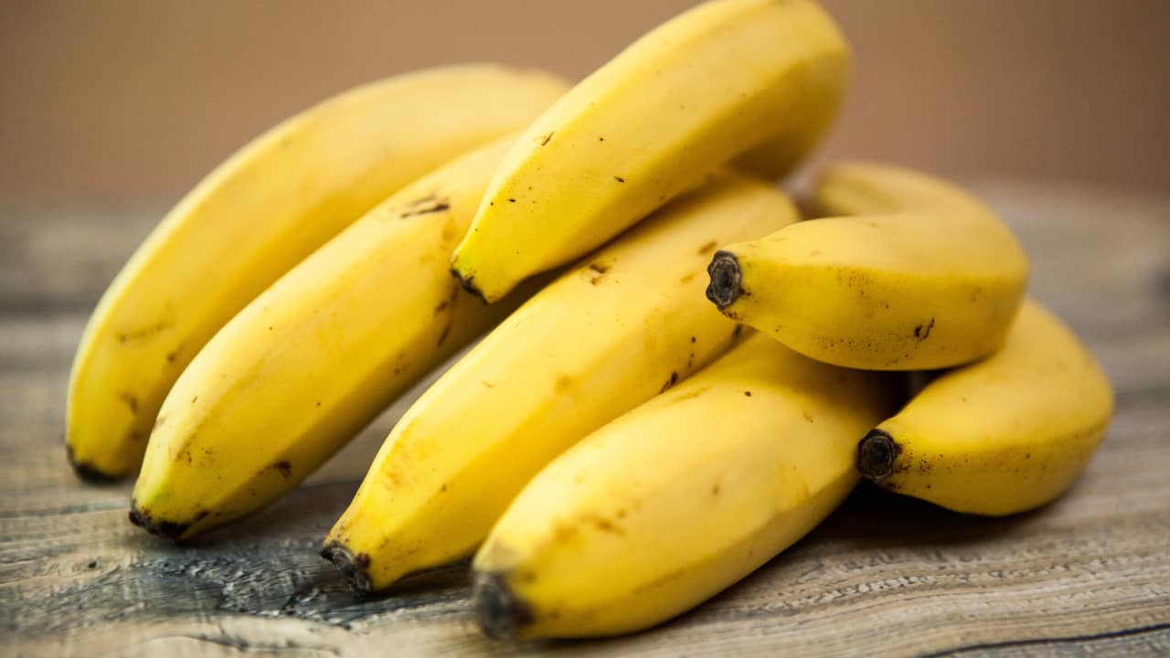 Banana: Known for their cooling properties, bananas replenish lost fluids and detoxify the body, making them suitable for combating heat. (Image: Canva)