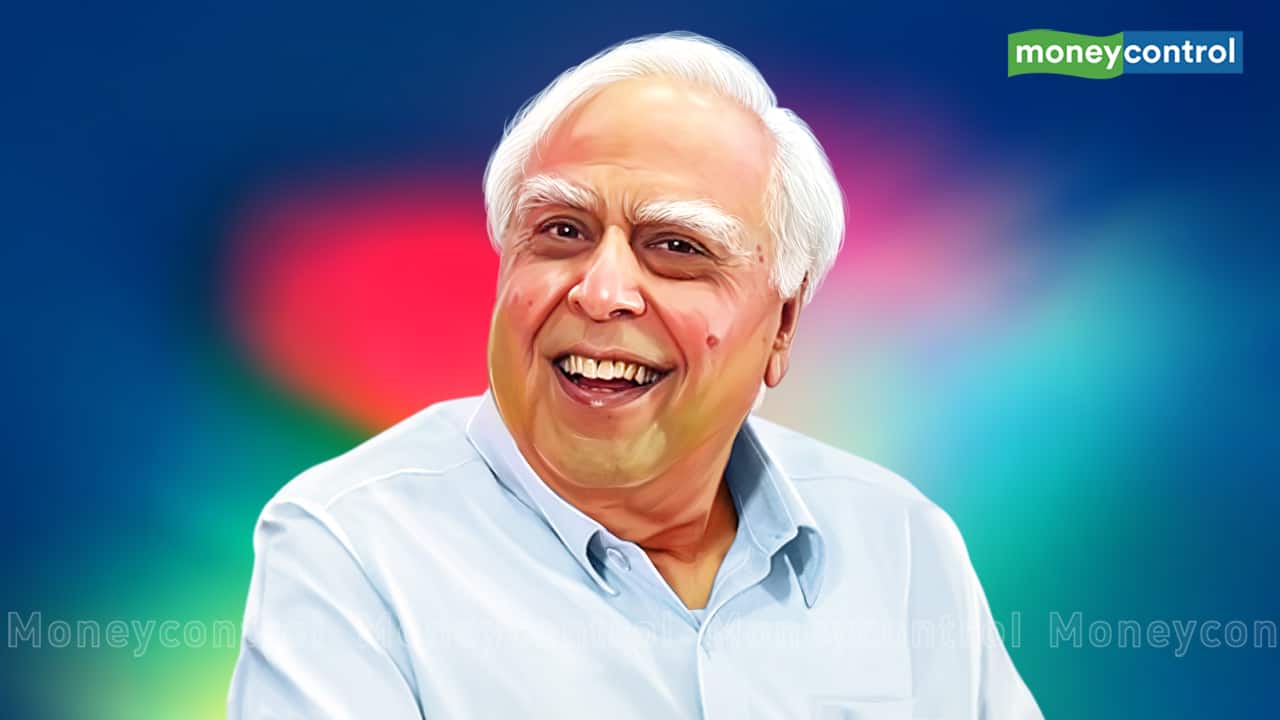 Don’t see why Kejriwal can’t attend office when he can campaign: Kapil Sibal