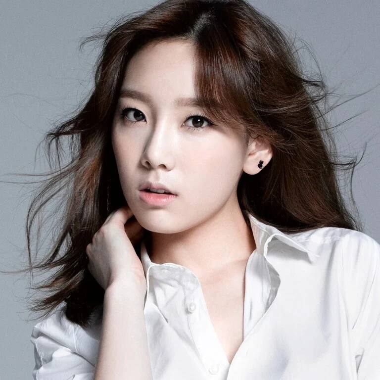 Girls' Generation's Taeyeon supports NewJeans amidst turmoil between ADOR and HYBE