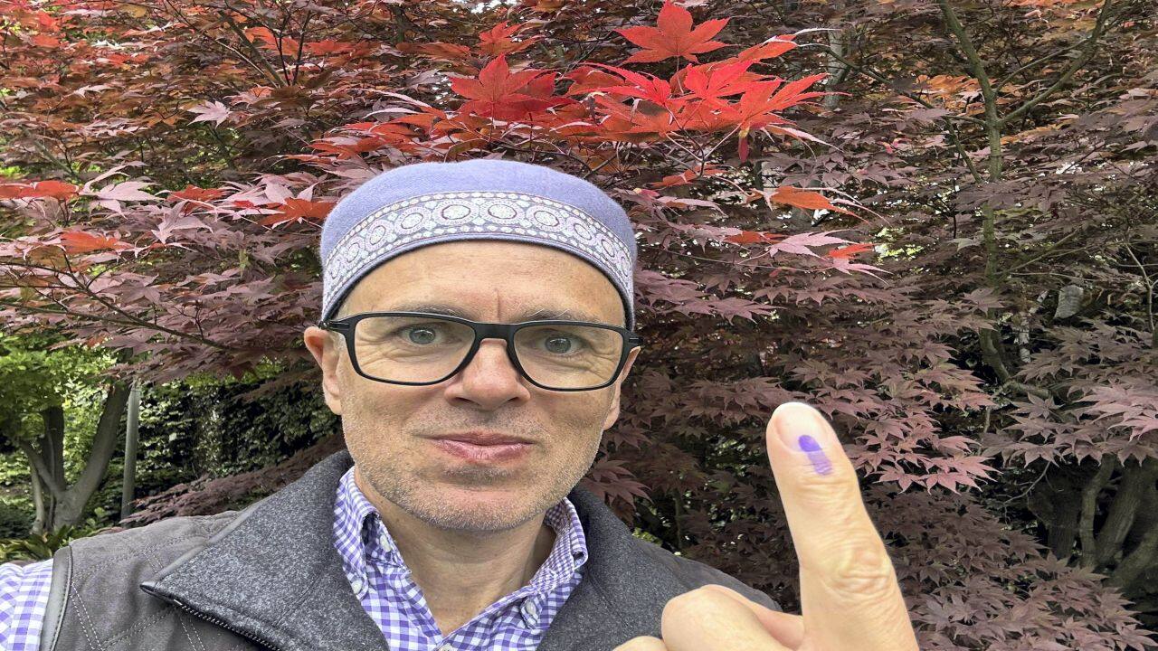 **EDS: IMAGE VIA @OmarAbdullah** Srinagar: J&amp;KNC leader Omar Abdullah shows his inked finger after casting his vote at a polling station during the fourth phase of Lok Sabha polls, in Srinagar, Monday, May 13, 2024. (PTI Photo) (PTI05_13_2024_000082B)