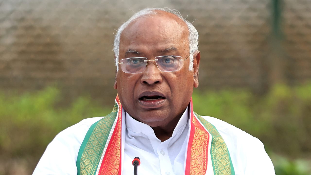 Mallikarjun Kharge:PM Modi should pay attention to basic economic ...