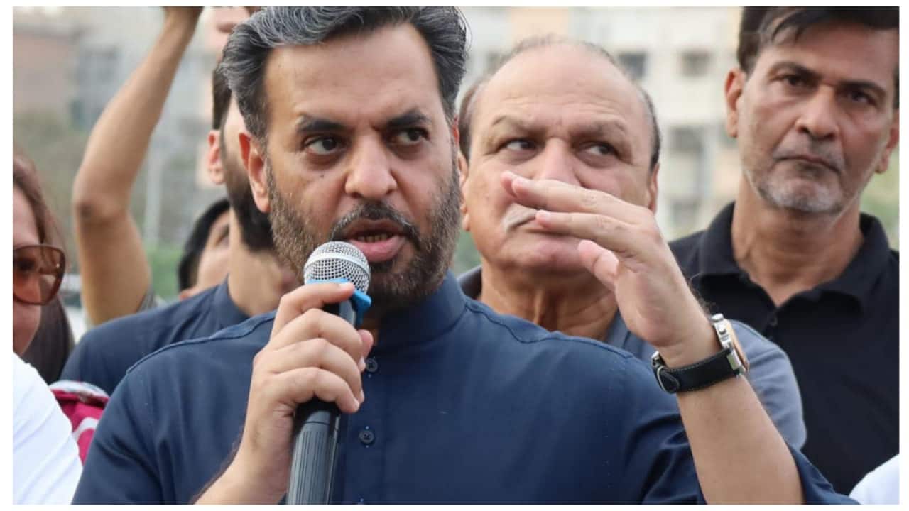 'Indians are CEOs of top firms, but in Karachi…': Pak MP’s speech on Chandrayaan-3, illiteracy is viral 'Indians are CEOs of top firms, but in Karachi…': Pak MP’s speech on Chandrayaan-3, illiteracy is viral