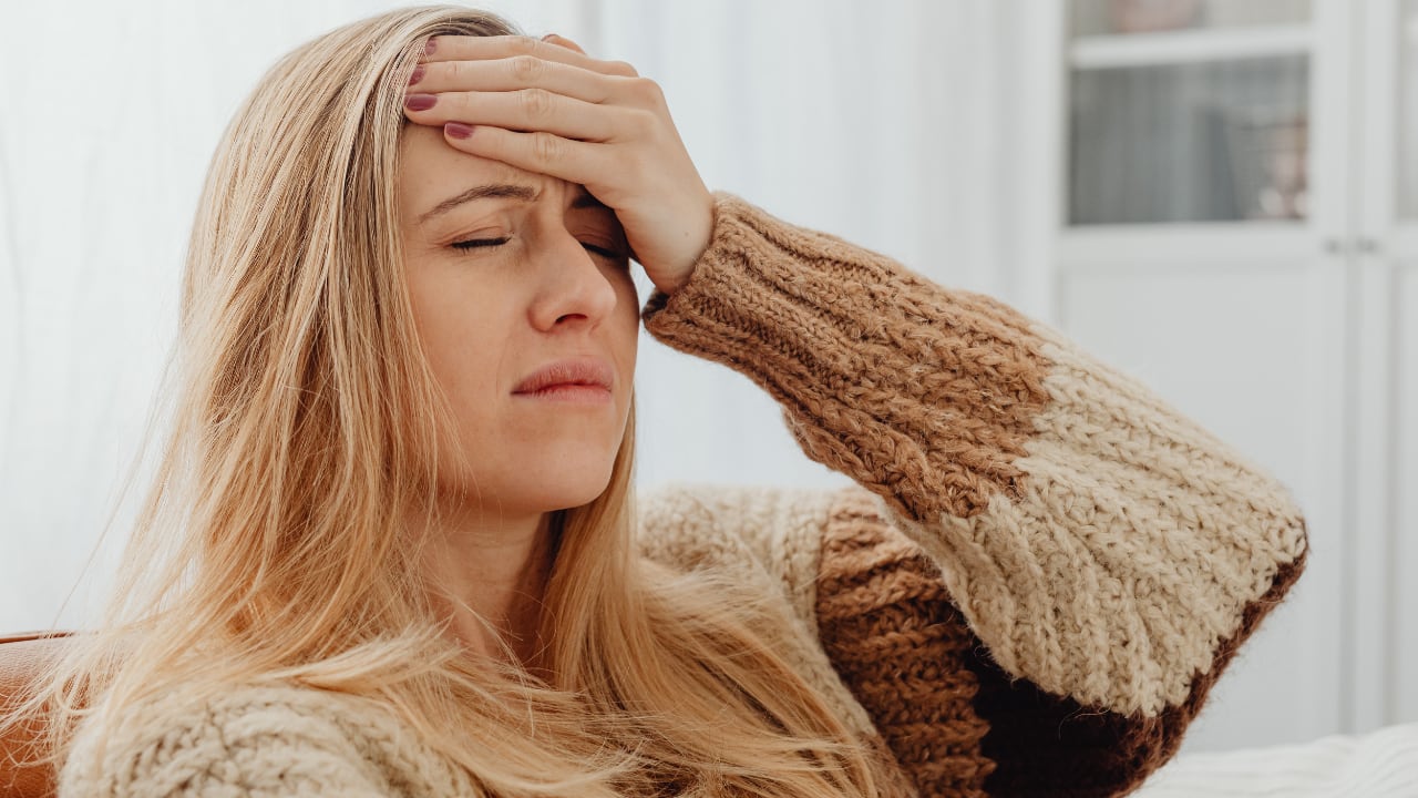 Migraine: Control headaches, identify triggers, manage pain with these expert tips