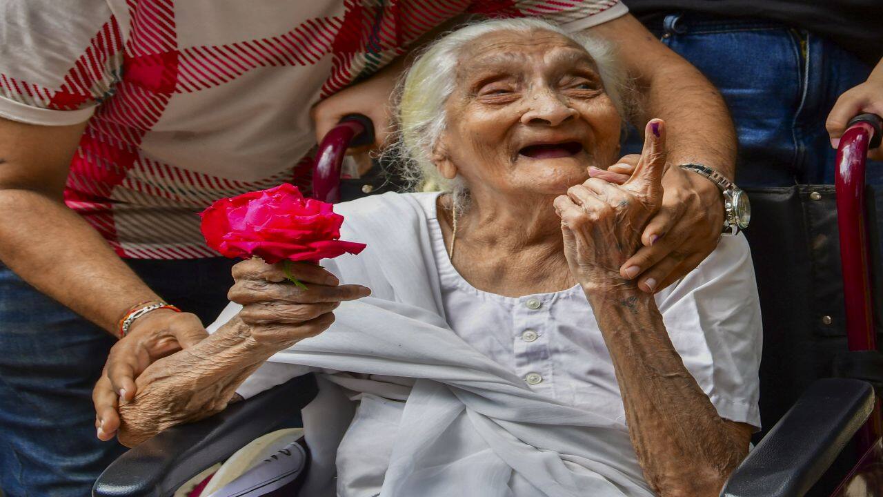 Mumbai: 112-year-old Kanchanben Badshah shows her finger marked with indelible ink after casting her vote for the fifth phase of Lok Sabha elections, in Mumbai, Monday, May 20, 2024. (PTI Photo)(PTI05_20_2024_000178B)