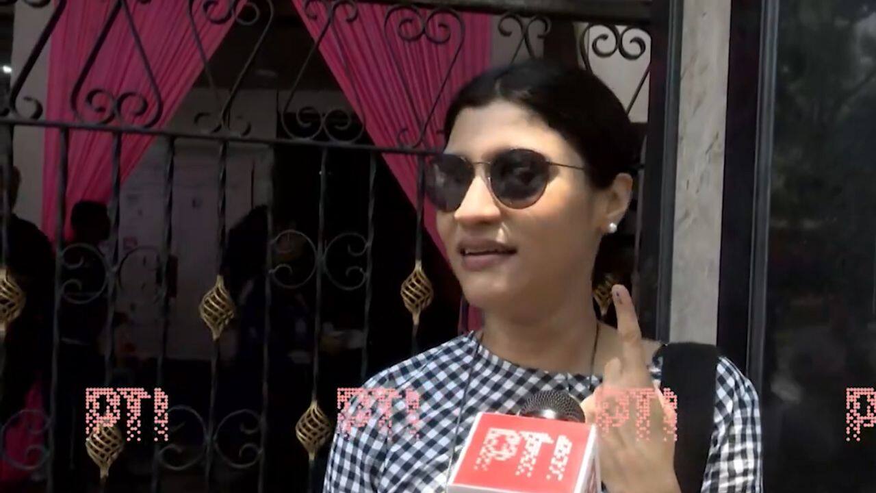 Lok Sabha Elections 2024: Actor Konkona Sen Sharma ( @konkonas ) casts her vote at a polling booth in Mumbai. &quot;I feel very good after casting my vote. I love my country and it is my democratic right as a citizen. We all should vote.&quot; (Image Source: PTI)