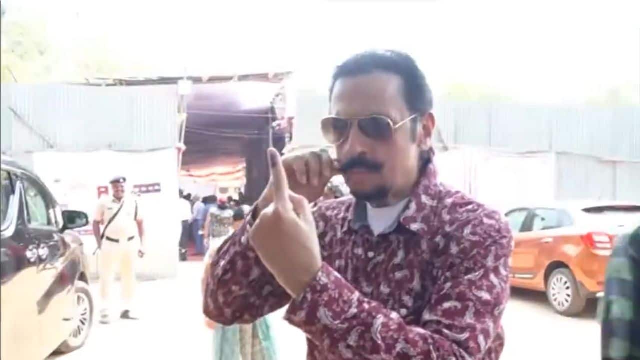 Actors Gulshan Grover and Bhumi Pednekar show their inked fingers after casting their votes at a polling station in Mumbai for the fifth phase of #LokSabhaElections2024. (Image Source: ANI)