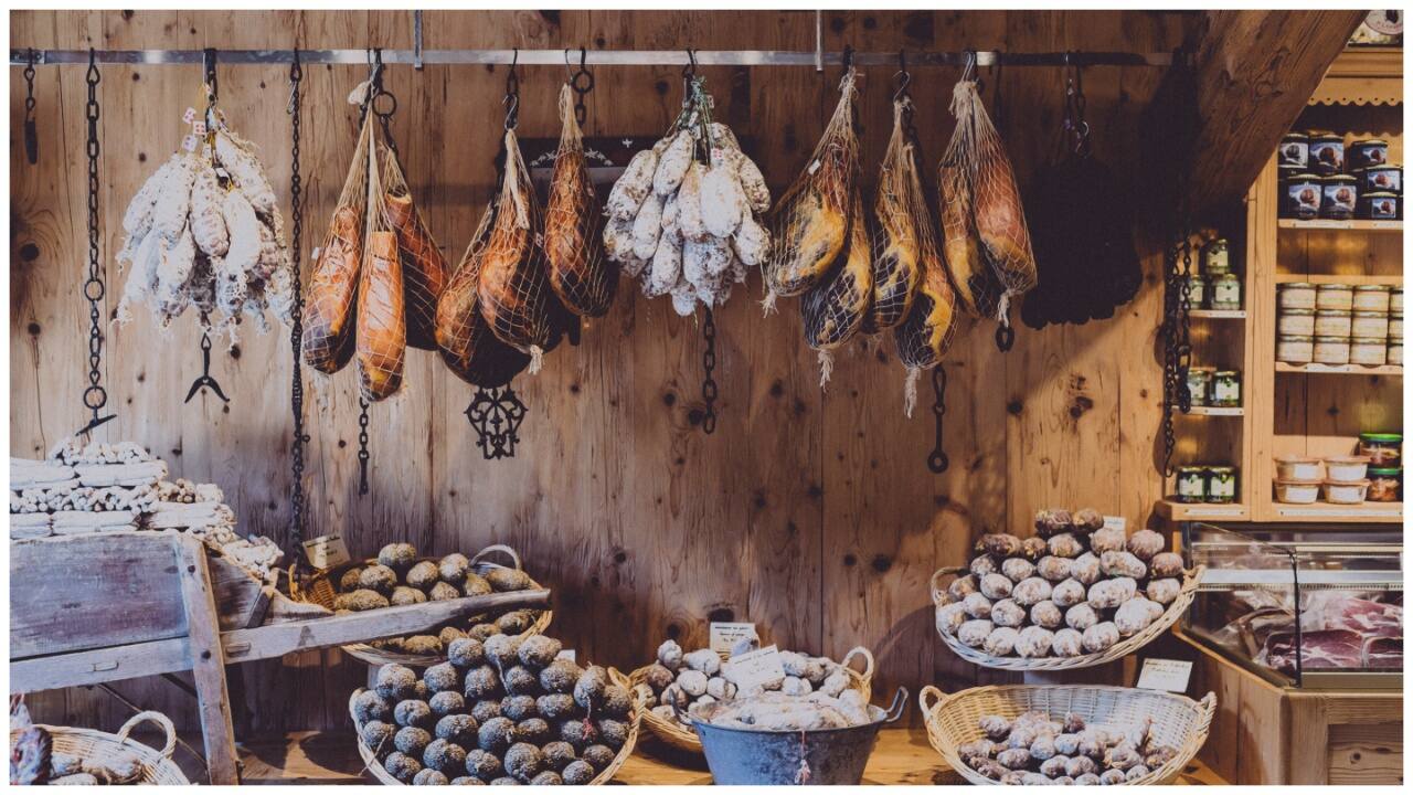 Indian-origin delivery driver steals meat products in Singapore, jailed for 30 months - Vimarsana News