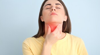 Thyroid hormones are essential in regulating energy levels and mood. Hyperthyroidism often manifests in symptoms such as anxiety, irritability, fatigue, and depression (Image: Canva)