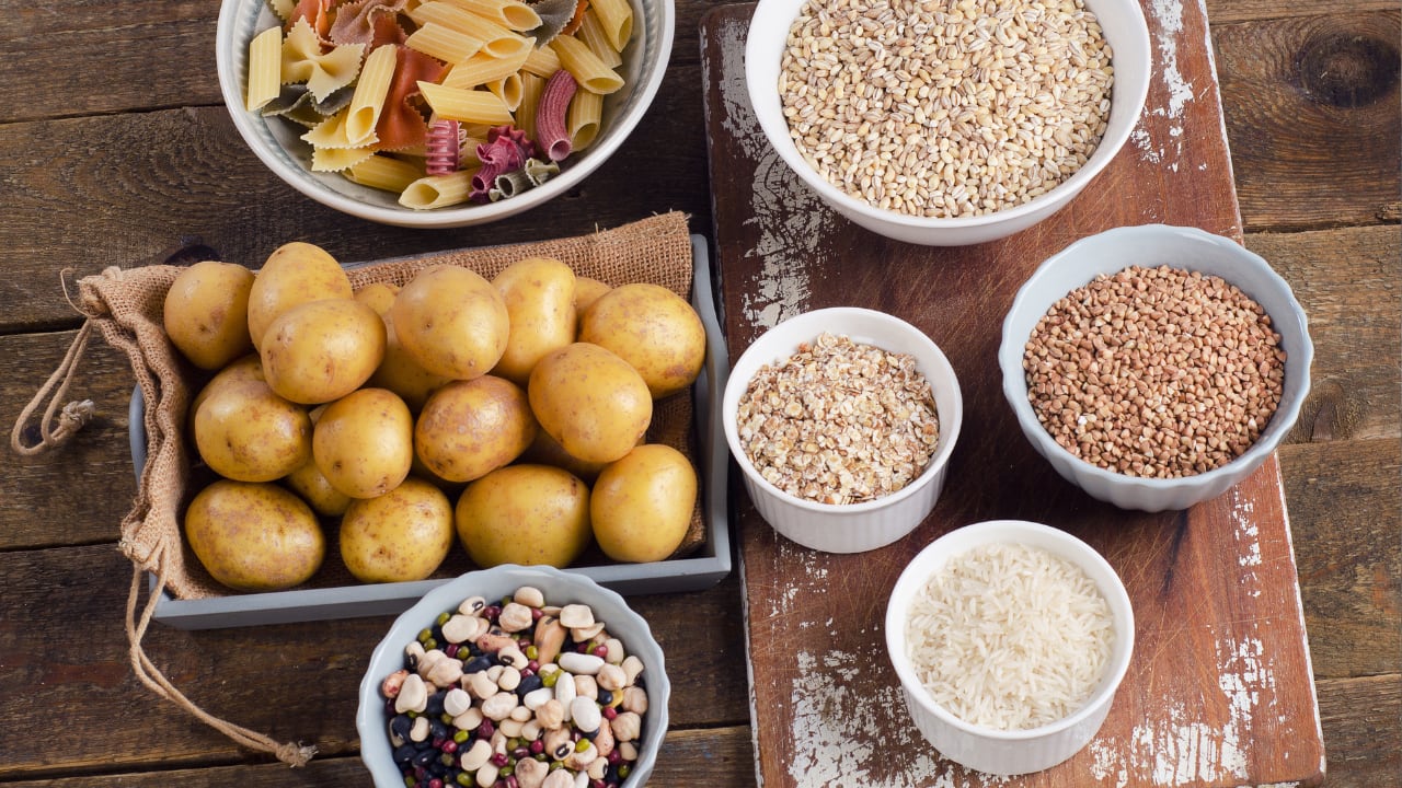 Refined Carbs Sources: Sugars and highly processed grains like white flour. Effects: Refined carbs cause rapid spikes in blood sugar and insulin levels, which can lead to impaired memory and an increased risk of dementia. High-glycemic foods are associated with a higher risk of cognitive decline. Alternatives: Choose vegetables, fruits, legumes, and whole grains. These foods have a lower glycemic index and provide more nutrients and fiber, helping to maintain stable blood sugar levels. (Image: Canva)