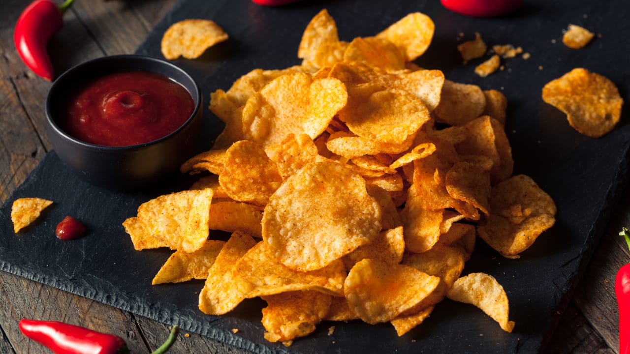 4. Highly Processed Foods Sources: Chips, sweets, instant noodles, microwave popcorn, store-bought sauces, and ready-made meals. Effects: Highly processed foods can cause brain tissue damage, reduce sugar metabolism in the brain, and increase brain inflammation. They are often high in unhealthy fats, sugars, and additives, which can affect cognitive function. Alternatives: Fresh, whole foods like fruits, vegetables, nuts, seeds, legumes, meat, and fish provide essential nutrients that support brain health. (Image: Canva)