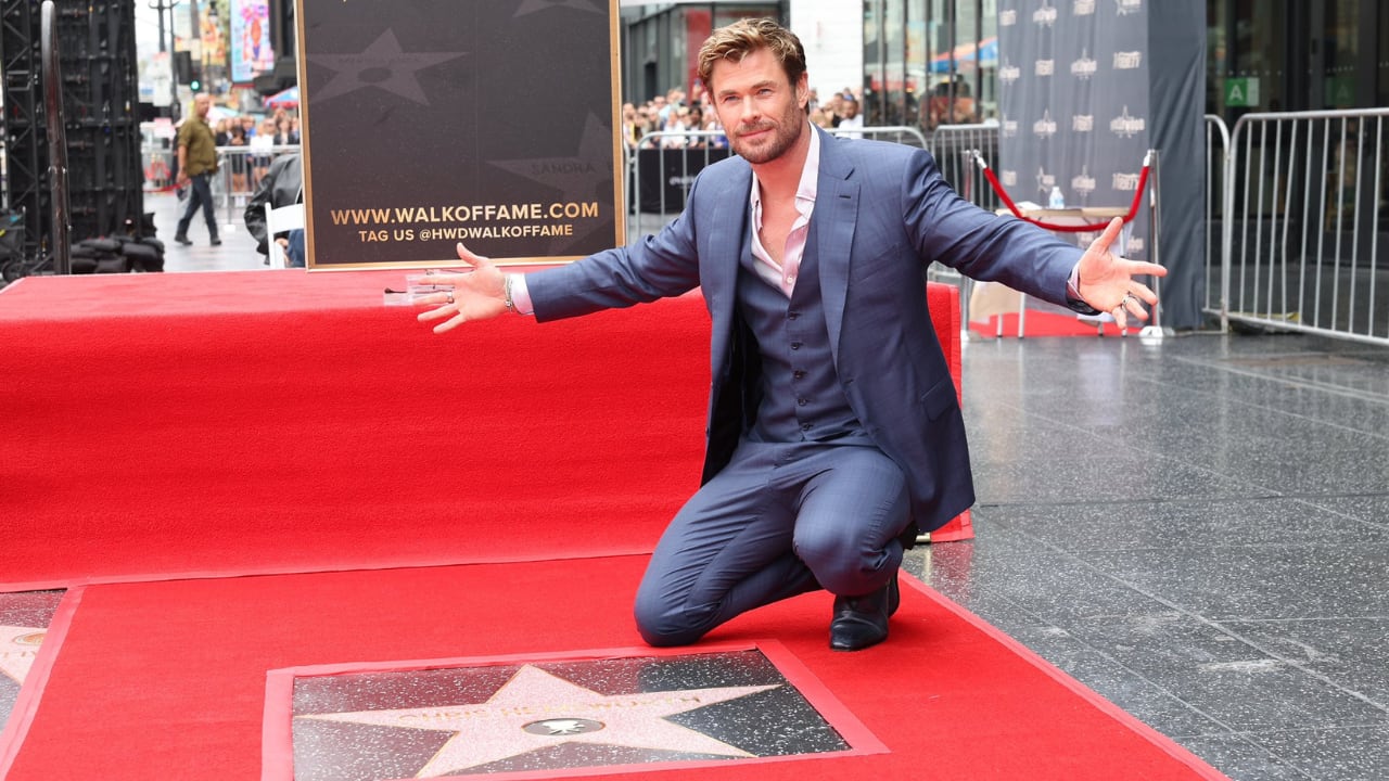 Chris Hemsworth receives a much deserved star on the Hollywood Walk of Fame, see pics - Vimarsana News