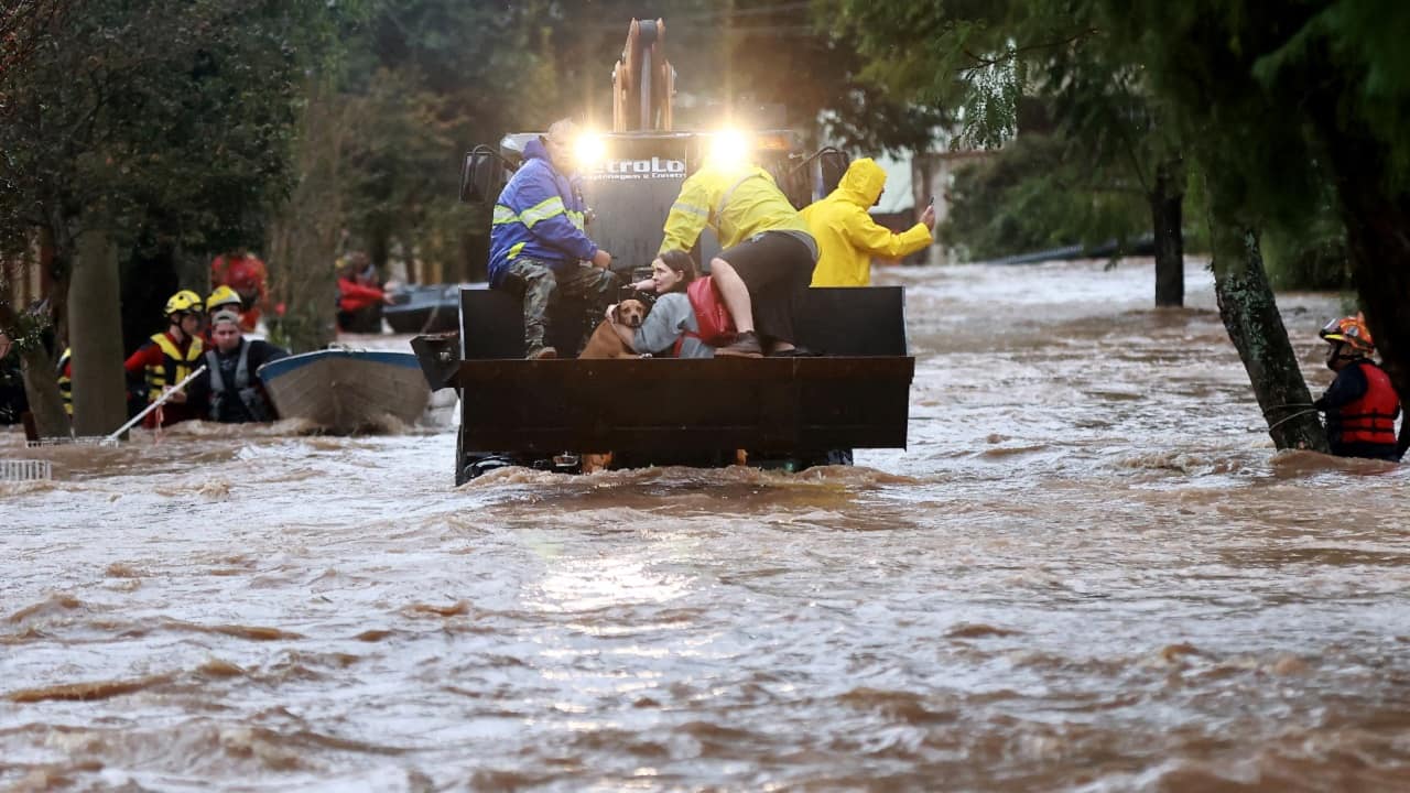 More than 100 dead in Papua New Guinea landslide: Report