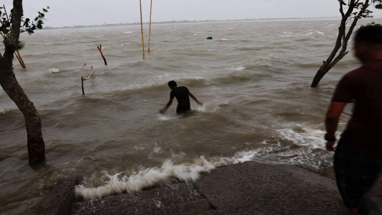 Cyclone Remal Ravages Parts Of Bengal; Heavy Rains Continue To Batter ...