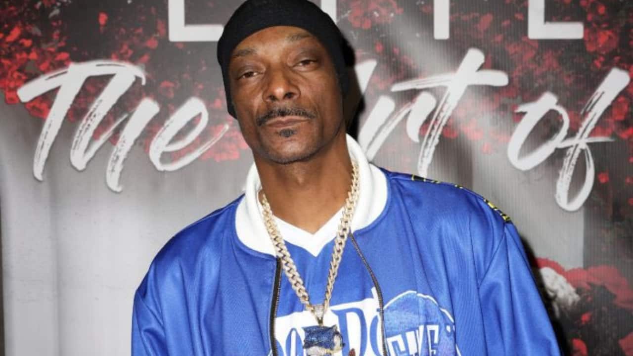 Snoop Dogg comments on the Kendrick Lamar and Drake beef; ‘I'm Not In The Middle Of It’ Snoop Dogg comments on the Kendrick Lamar and Drake beef; ‘I'm Not In The Middle Of It’