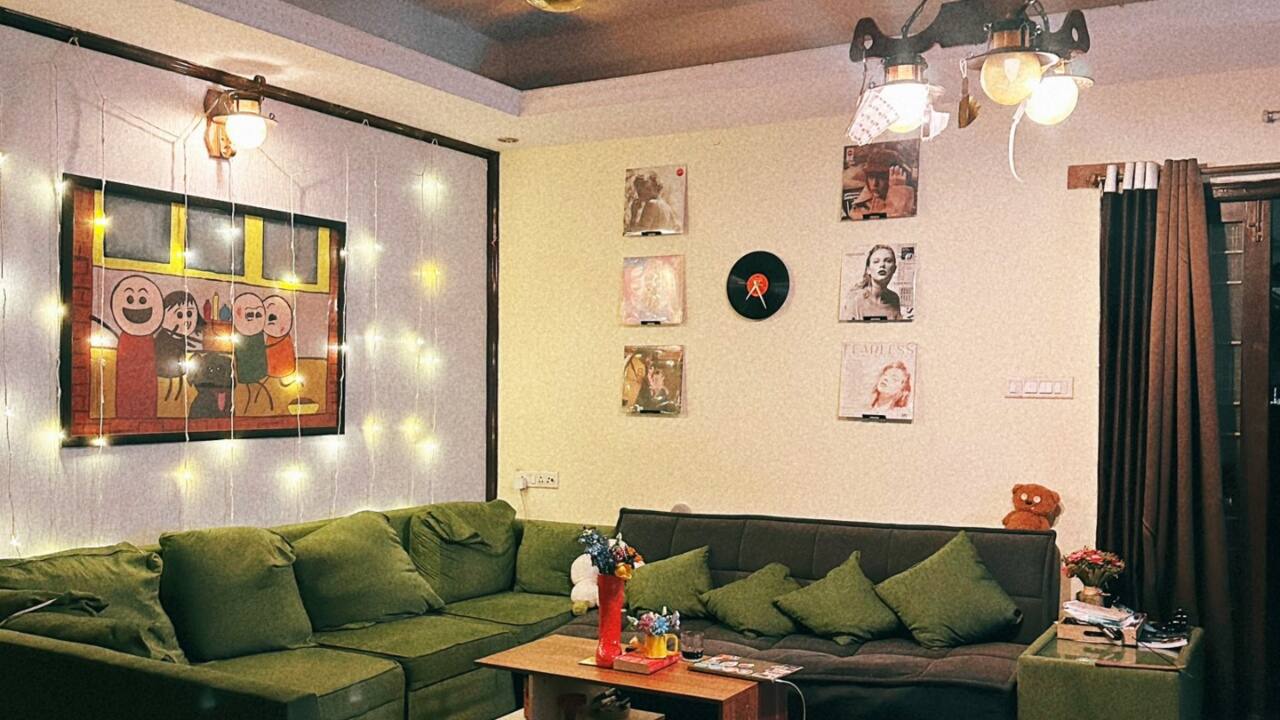 The corner of Udita Pal's house which features the meme-inspired painting and her DIY vinyl record clock. (Image credit: @i_Udita/X)