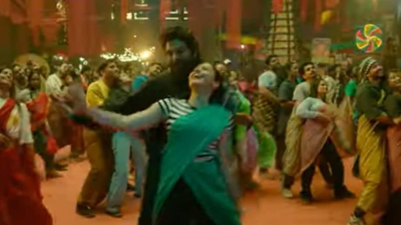 'Pushpa 2's The Couple Song 'Angaaron' is out. Allu Arjun and Rashmika Mandanna share new steps; watch