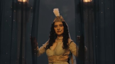 Watch- Sanjay Leela Bhansali's beautiful tribute to 'Nazariya Ki Mari' song from 'Pakeezah' in Heeramandi'  with 'Nazariya Ki Maari'