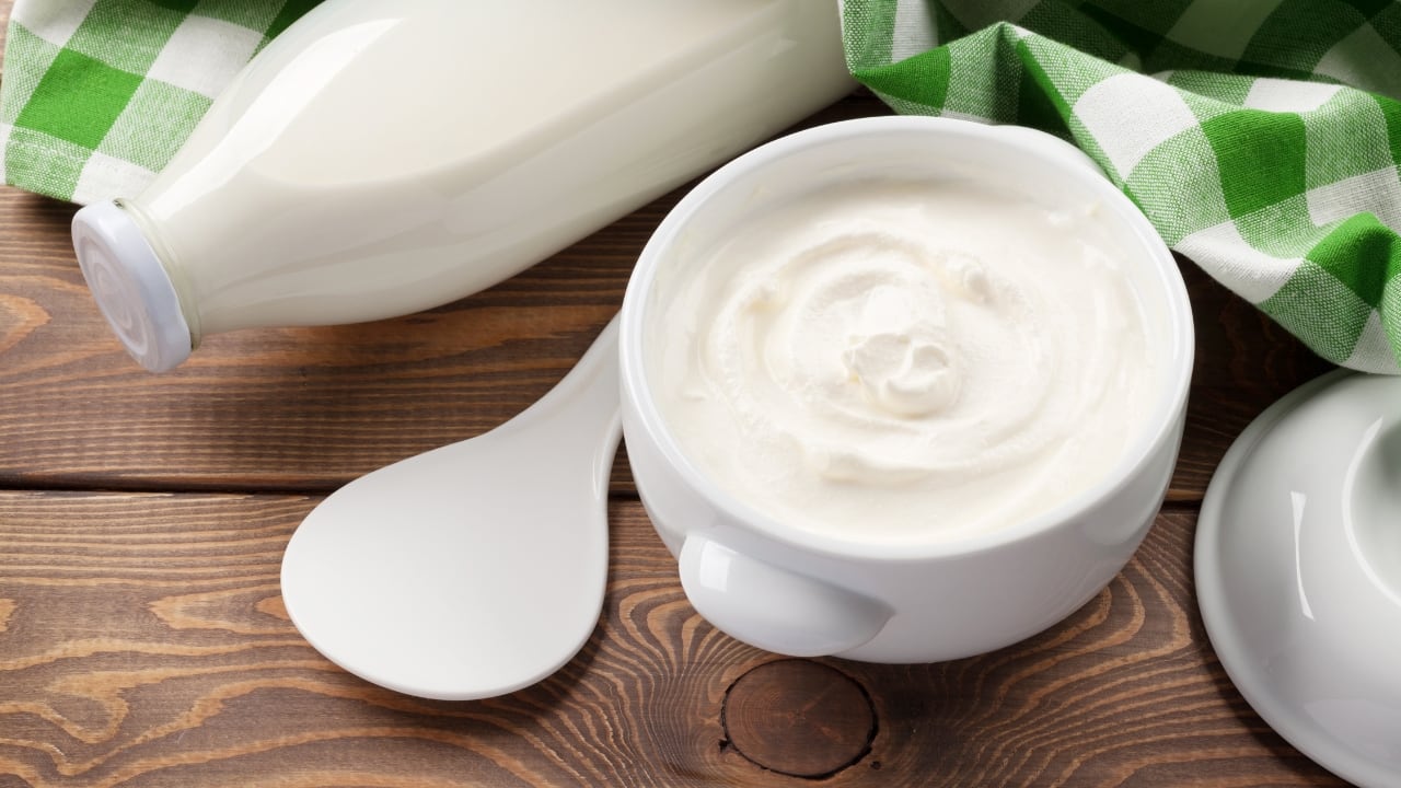 Malai : Malai or milk cream is rich in fats and proteins, making it an excellent moisturizer for dry skin. Its emollient properties help lock in moisture and soothe dry, irritated skin (Image: Canva)