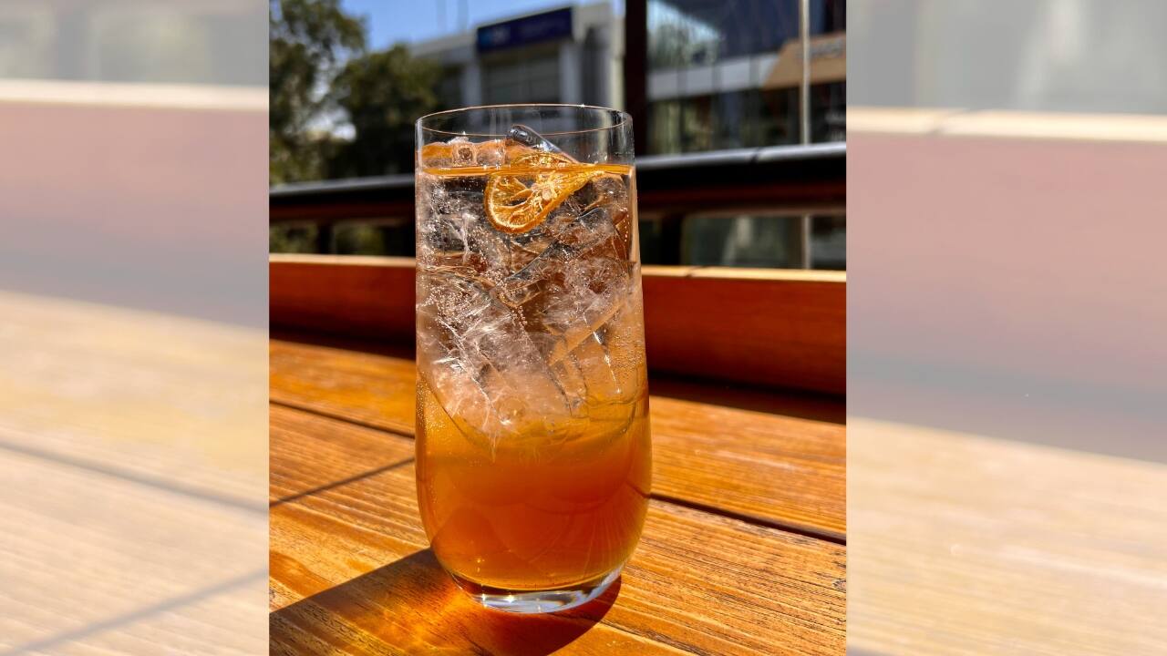 Summer drinks recipe: Peach cardinal: Peach, earl grey tea, ginger ale